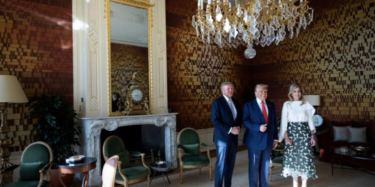 Ενθουσιασμένος ο Τραμπ από την υποδοχή του βασιλικού ζεύγους στην Ολλανδία: «Είναι πανέμορφοι, εντυπωσιακοί άνθρωποι»