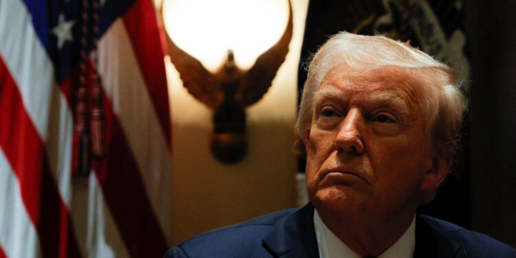 Τραμπ: «Πολύ αδύναμη η απάντηση του Ιράν