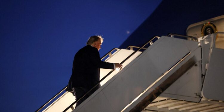 Από τη βόμβα έως την αποχώρηση: Ποιες είναι οι επιλογές του Τραμπ στον πόλεμο Ισραήλ