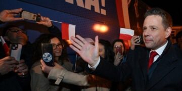 Πολωνία: Αμφίρροπος ο δεύτερος γύρος των προεδρικών εκλογών