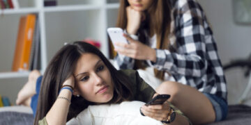 Οι άνθρωποι που είναι καλοί με τους άλλους μόνο όταν έχουν κάτι να κερδίσουν, συνήθως εμφανίζουν αυτές τις 7 συμπεριφορές