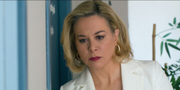 Η Βάνα κρυφακούει τον Άγη με τη Μαρίνα