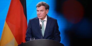 Το Ιράν να αποκηρύξει τα πυρηνικά όπλα και να πάμε σε διαπραγματεύσεις