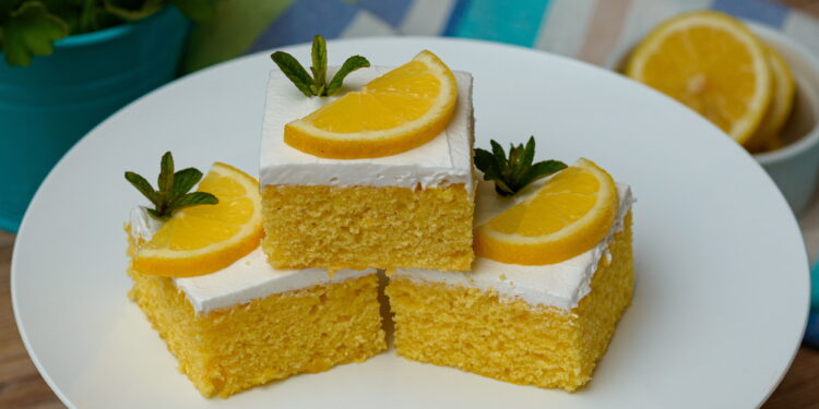 Συνταγή για απολαυστικό κέικ λεμονιού με κρέμα