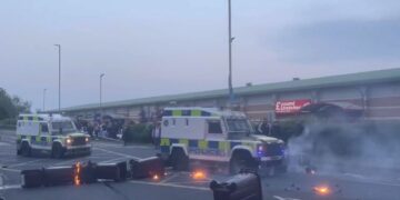 Δεύτερη νύχτα ταραχών στην πόλη Μπαλιμίνα