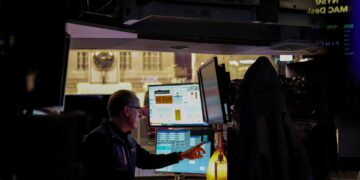 Ήπιες μεταβολές με φόντο τις εμπορικές συνομιλίες ΗΠΑ-Κίνας στο Λονδίνο