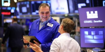 Ισχυρή ανάκαμψη παρά τη σύγκρουση στη Μέση Ανατολή