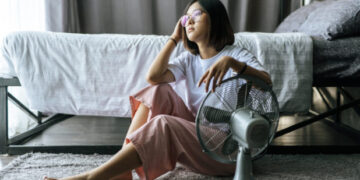 Ειδικός προειδοποιεί για το Νο1 λάθος με τις πιτζάμες που σας εμποδίζει να κοιμηθείτε όταν κάνει ζέστη