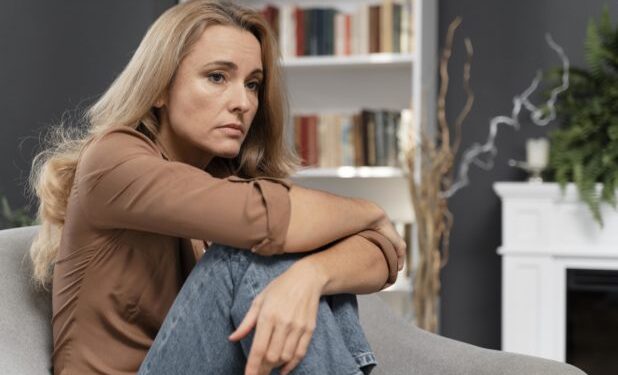 Οι 8 συμπεριφορές που ανέχονται πολλές γυναίκες και αργότερα μετανιώνουν