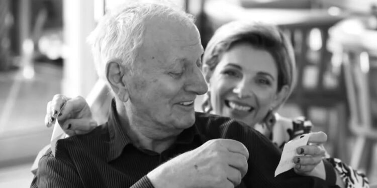 «Ο όγκος κόλλησε στη φωνητική του χορδή και έχασε τη φωνή του»