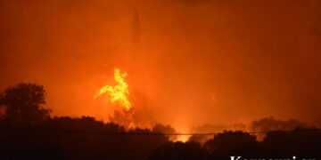 Φωτιά στη Χίο: Αγώνας να μην κατευθυνθεί η πυρκαγιά προς κατοικημένες περιοχές