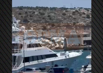 New video footage: The moment the Helicopter crashes into the water at Vouliagmeni Marina – the pilot’s mistake, according to initial assessments