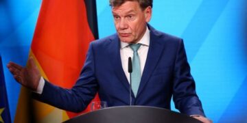 Germany, France and Britain propose immediate talks with Iran on the nuclear programme