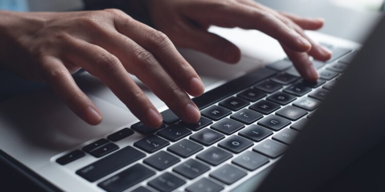 Χωρίς Pornhub η Γαλλία – Αντιδράσεις για τη νομοθεσία που ζητάει να διασφαλίζεται ότι οι χρήστες τους είναι ενήλικοι