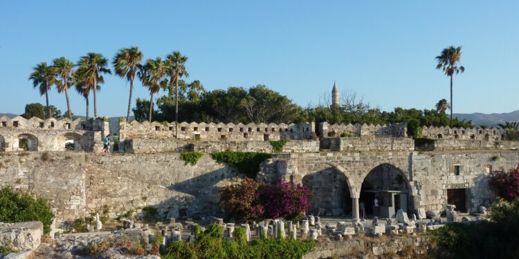 «Το ΥΠΠΟ αποκαθιστά όλα τα μνημεία ανεξαρτήτως περιόδων. Όλα τα μνημεία είναι του ελληνικού λαού»