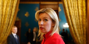 Η Ζαχάροβα κατηγορεί τη Δύση ότι εμπλέκεται στις ουκρανικές επιθέσεις