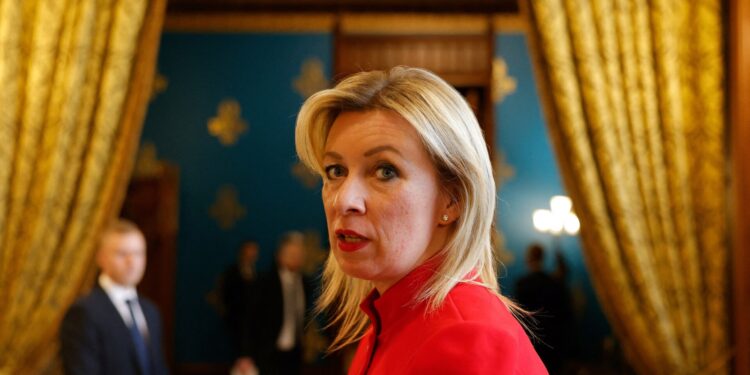 Η Ζαχάροβα κατηγορεί τη Δύση ότι εμπλέκεται στις ουκρανικές επιθέσεις